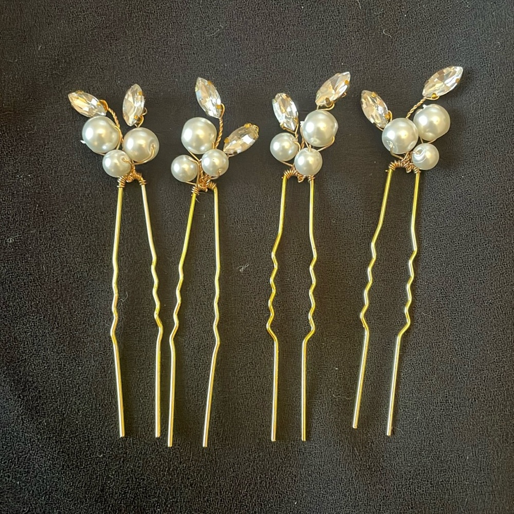 4 Pearl and crystal hair pins